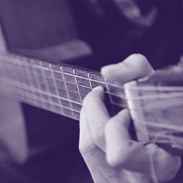 lær at spille guitar